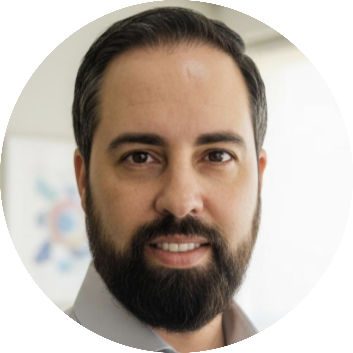 Adelino Francklin, Doutor em Educação pela UFSCar e Especialista em Mídias na Educação pela UFOP. Atua como docente efetivo na UEMG, Unidade Passos e Coordenador Pedagógico efetivo pela Rede Municipal de Ensino de Passos. Atua também como Coordenador de Área do PIBID. Lidera o Grupo de Estudos e Pesquisas em Filosofia da Educação.