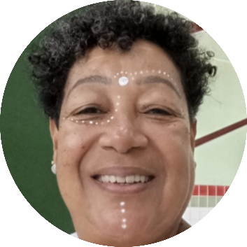 Lúcia Helena da Silva, bacharel em Administração pela UNIFENAS 1998, Mestre em Administração pela UFLA 2010, atualmente professora EBTT no IFSULDEMINAS, Coordenadora do Curso Técnico Subsequente em Administração e Membro do NEABI Campus Machado.